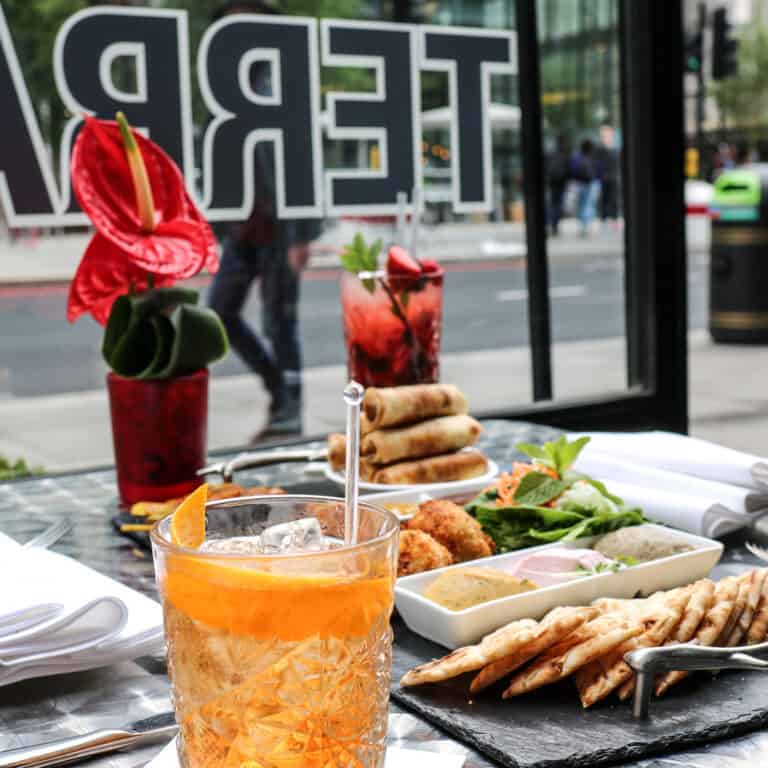 9 Best Bars in and Near Victoria, London 2022