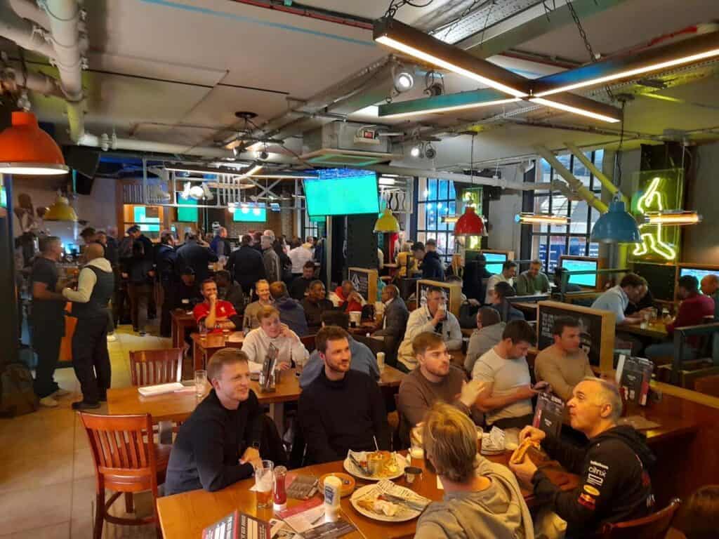 9 Best Bars in and Near Victoria, London 2022