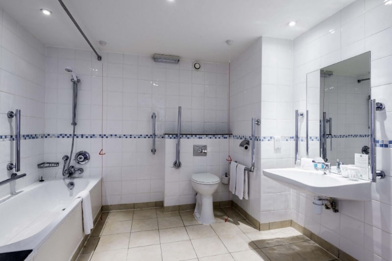 King Suite in Holiday Inn London – Sutton